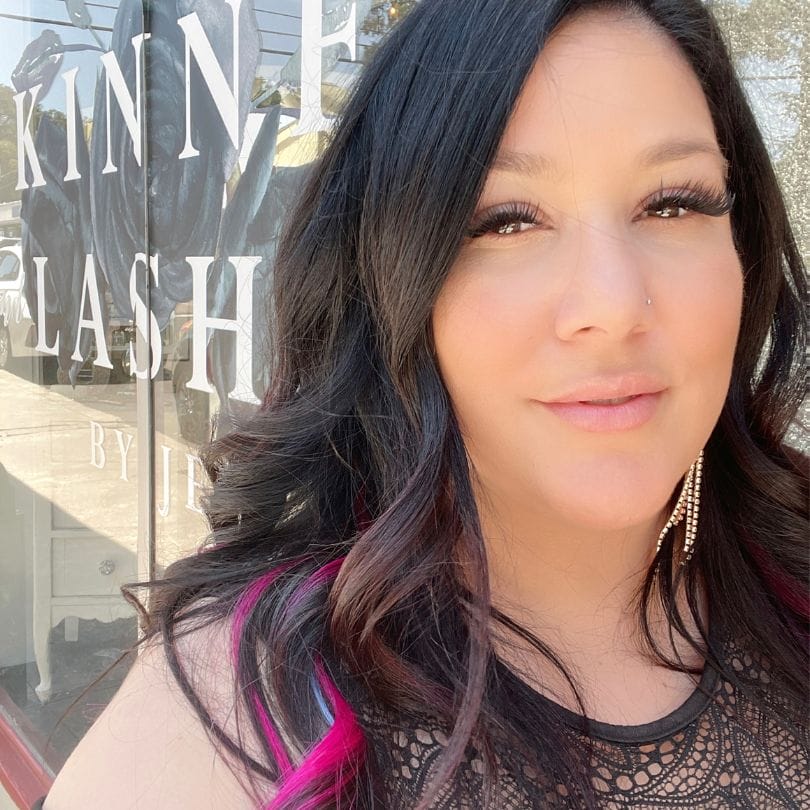 photo of jen outside her salon